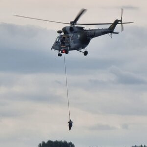Výcvik záchrany osob pomocí vrtulníku